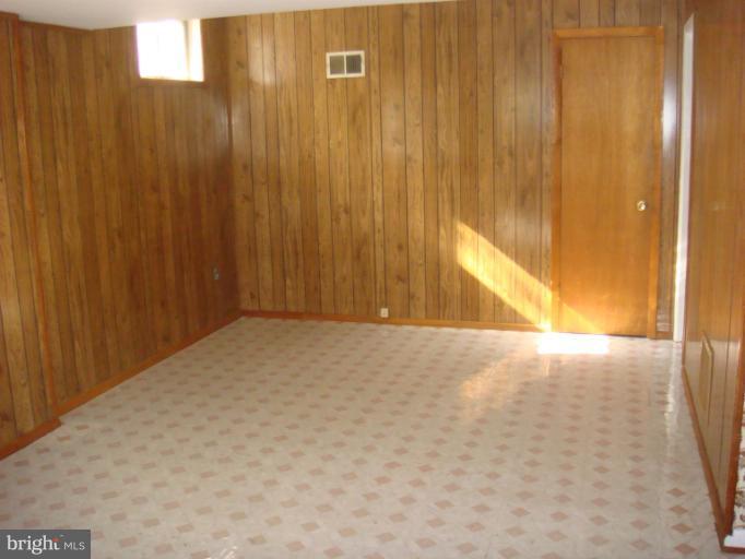 9330 Decatur Place Laurel, MD 20723 - Photo 14 of 29 Family Room