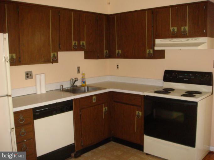 9330 Decatur Place Laurel, MD 20723 - Photo 15 of 29 Kitchen