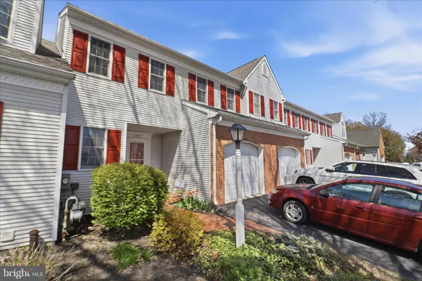 $228,500 | 107 Carriage Hill Lane, York, PA 17406