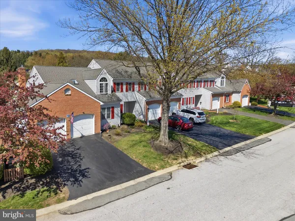 $228,500 | 107 Carriage Hill Lane, York, PA 17406