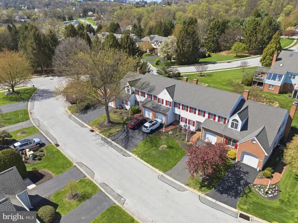 $228,500 | 107 Carriage Hill Lane, York, PA 17406