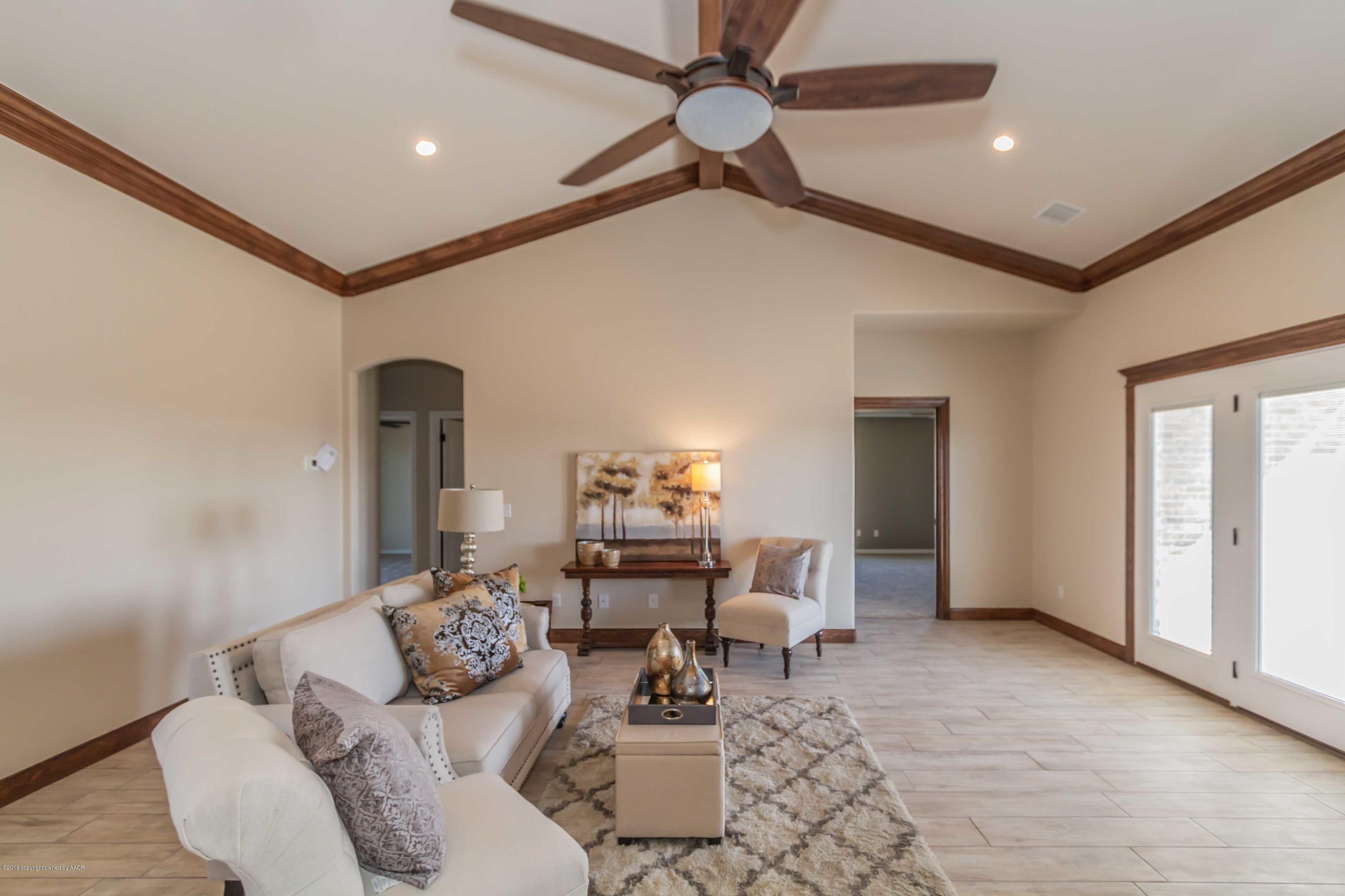 9801 Help Lane Amarillo, TX 79119 - Photo 6 of 46 a living room with furniture
