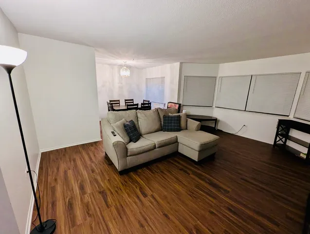 $179,999 | 5500 Lincoln Avenue, Unit 407W, Morton Grove, IL 60053