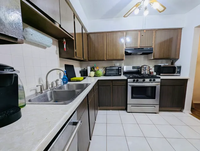 $179,999 | 5500 Lincoln Avenue, Unit 407W, Morton Grove, IL 60053