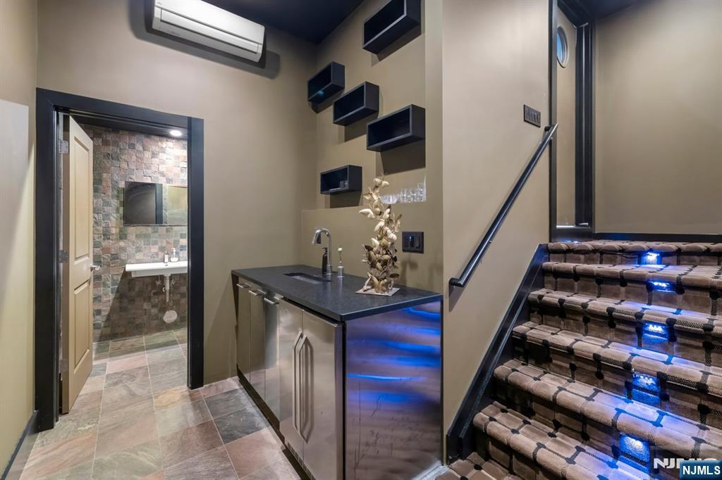 827 Alden Road Paramus, NJ 07652 - Photo 28 of 43 a view of entryway and hall