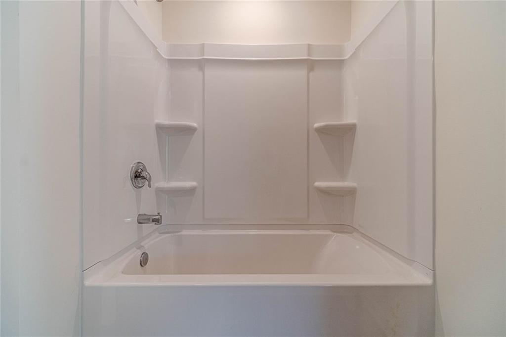 29 Padley Drive Winder, GA 30680 - Photo 23 of 25 a bathroom with a bath tub