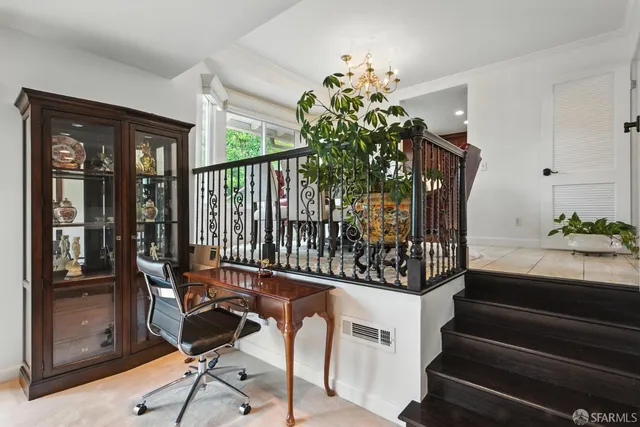 a view of entryway with a flower pot