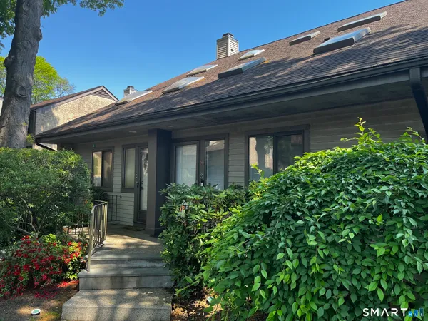 $3,200 | 2289 Bedford Street, Unit D13, Stamford, CT 06905