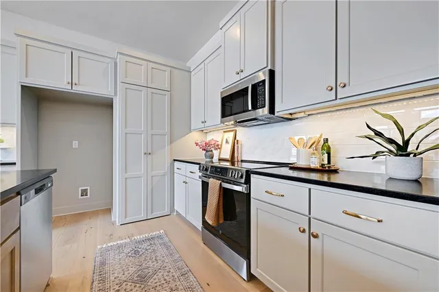 $632,900 | 15431 West 161st Street, Olathe, KS 66062