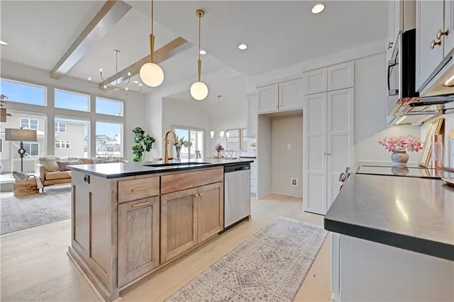 $632,900 | 15431 West 161st Street, Olathe, KS 66062