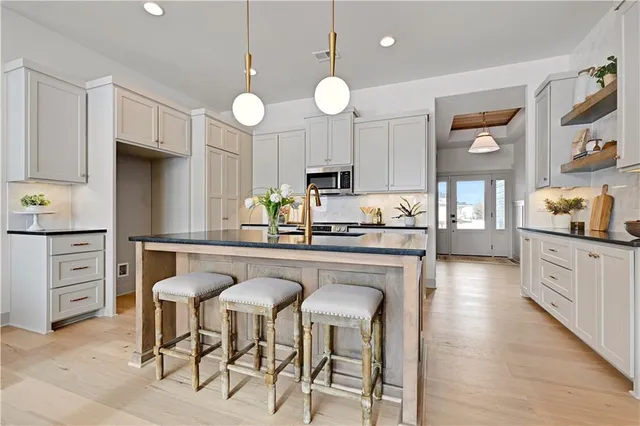 $632,900 | 15431 West 161st Street, Olathe, KS 66062