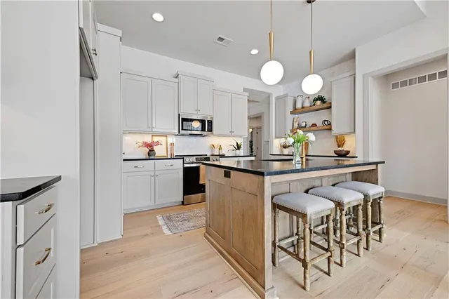 $632,900 | 15431 West 161st Street, Olathe, KS 66062