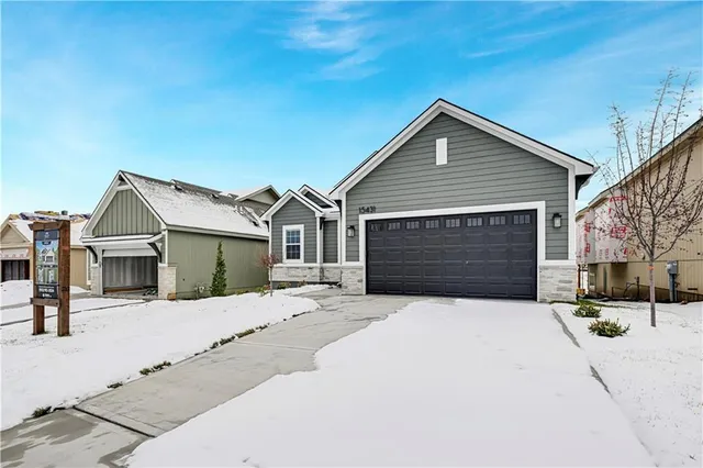 $632,900 | 15431 West 161st Street, Olathe, KS 66062