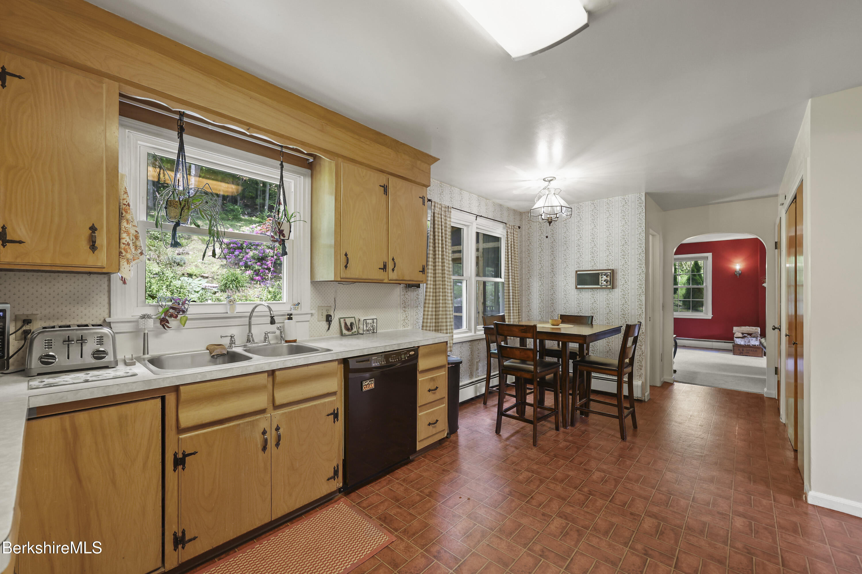 785 East New Lenox Road Pittsfield, MA 01201 - Photo 11 of 37 110 Kitchen