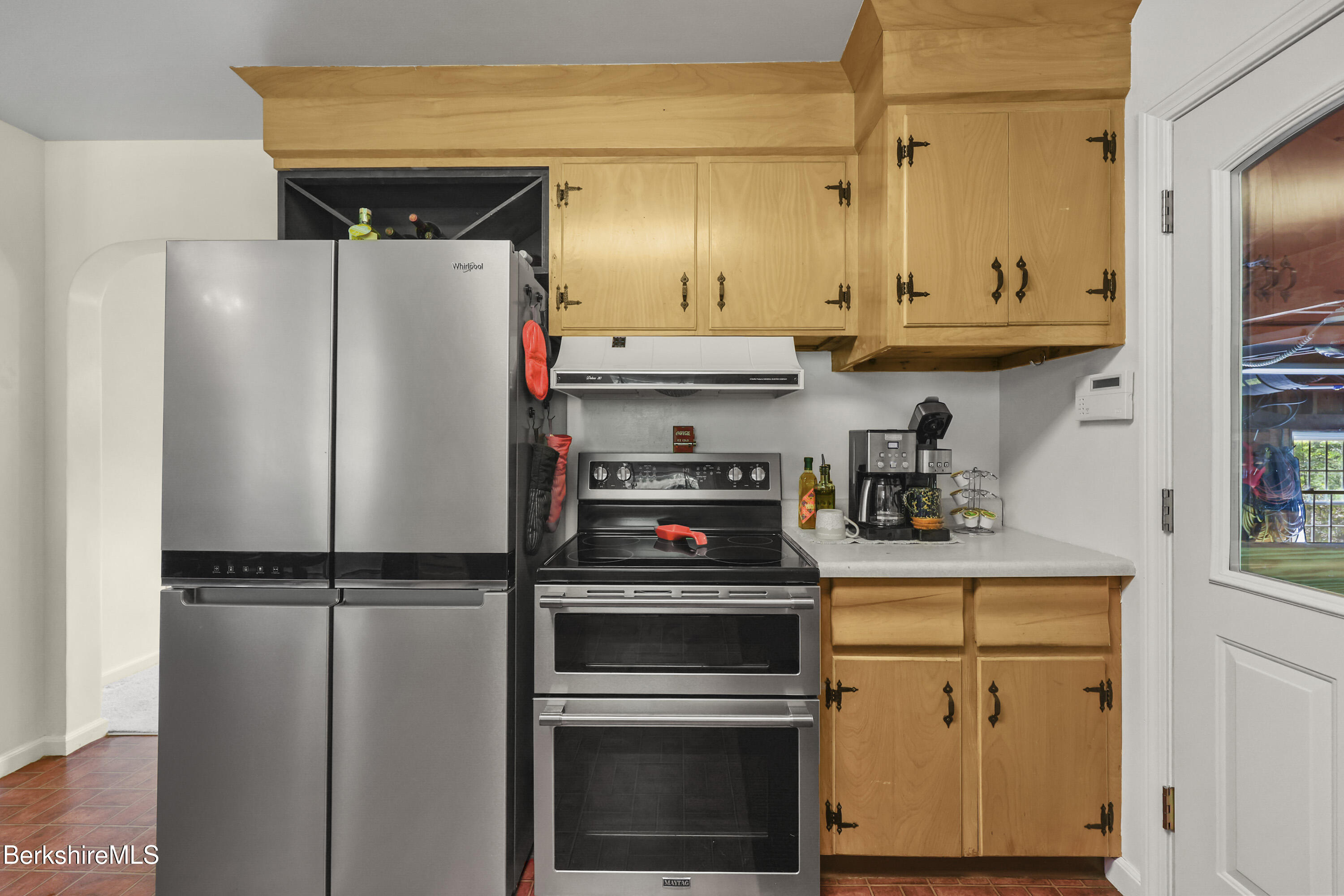 785 East New Lenox Road Pittsfield, MA 01201 - Photo 12 of 37 115 Kitchen