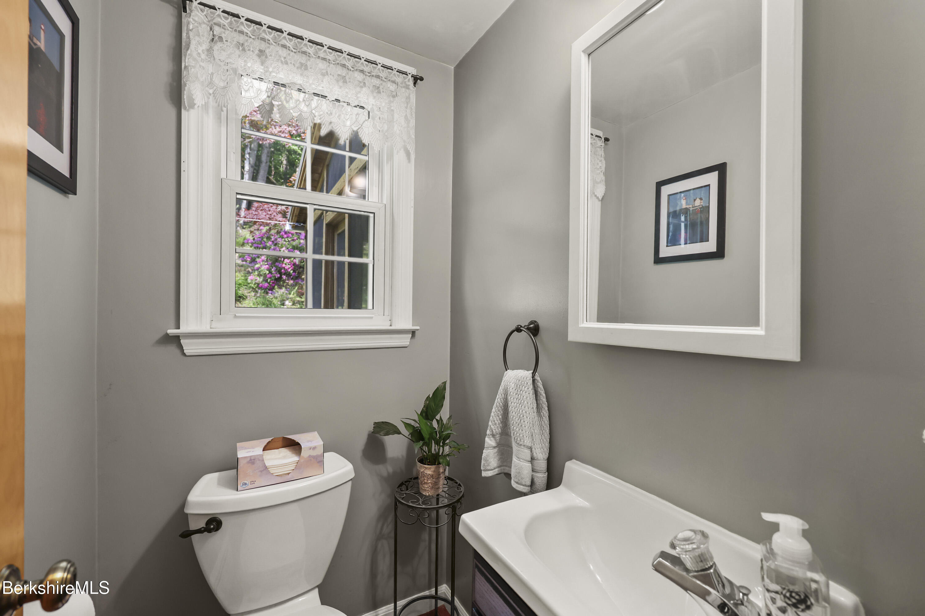 785 East New Lenox Road Pittsfield, MA 01201 - Photo 15 of 37 130 Half Bath