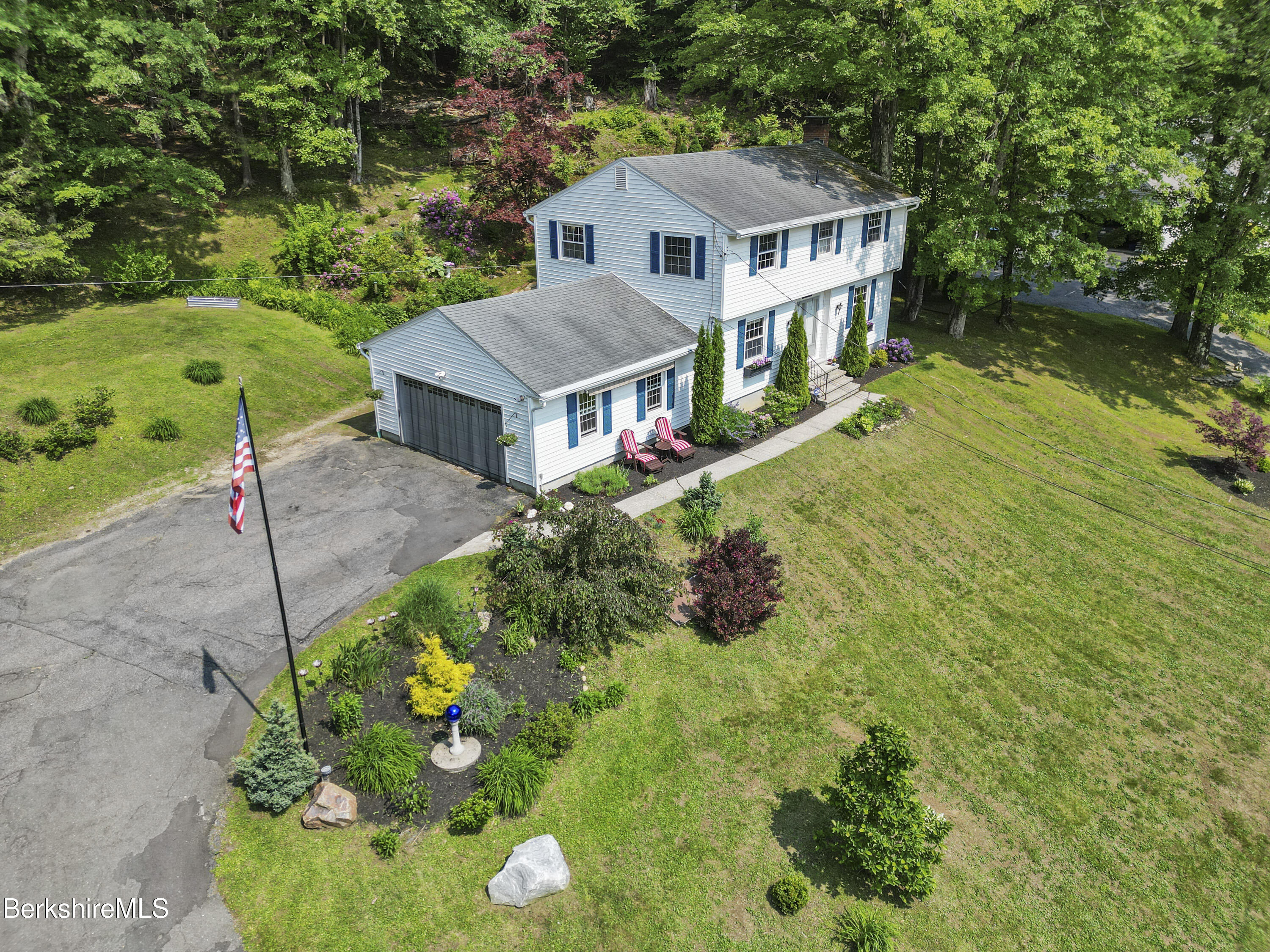785 East New Lenox Road Pittsfield, MA 01201 - Photo 2 of 37 Woodland Colonial Close to Lenox