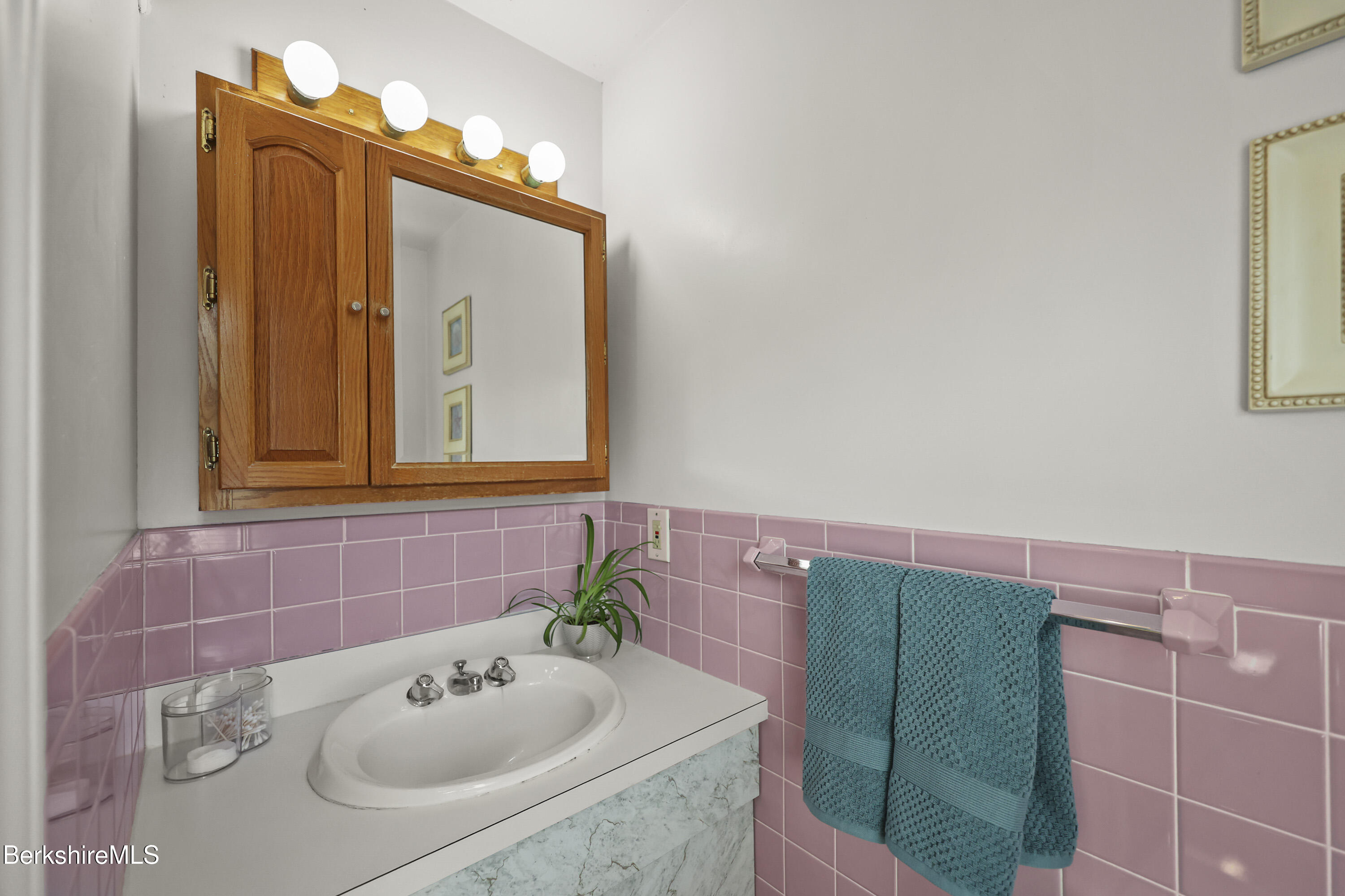 785 East New Lenox Road Pittsfield, MA 01201 - Photo 21 of 37 175 Second Floor Bathroom One