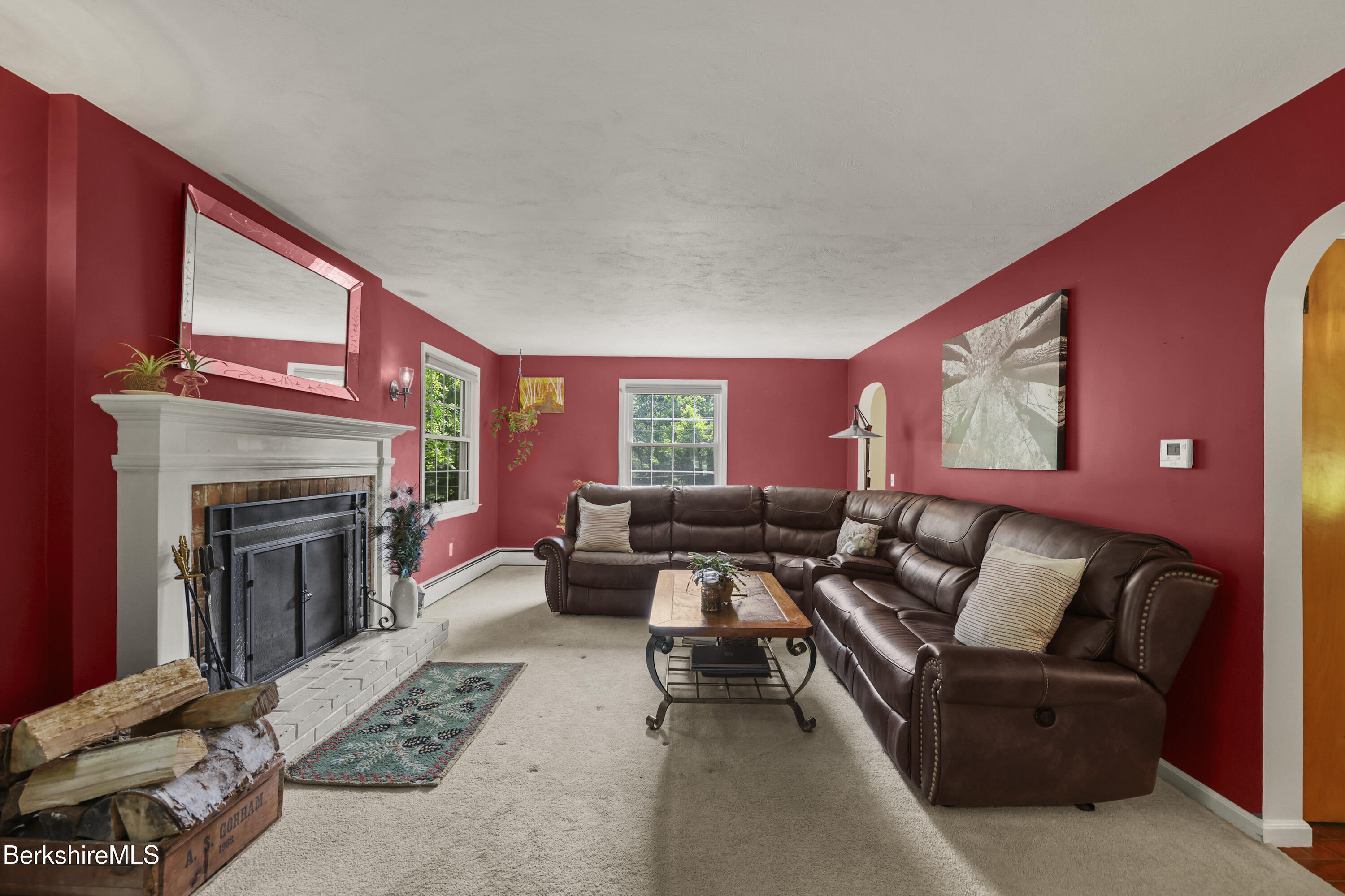 785 East New Lenox Road Pittsfield, MA 01201 - Photo 4 of 37 60 Living Room