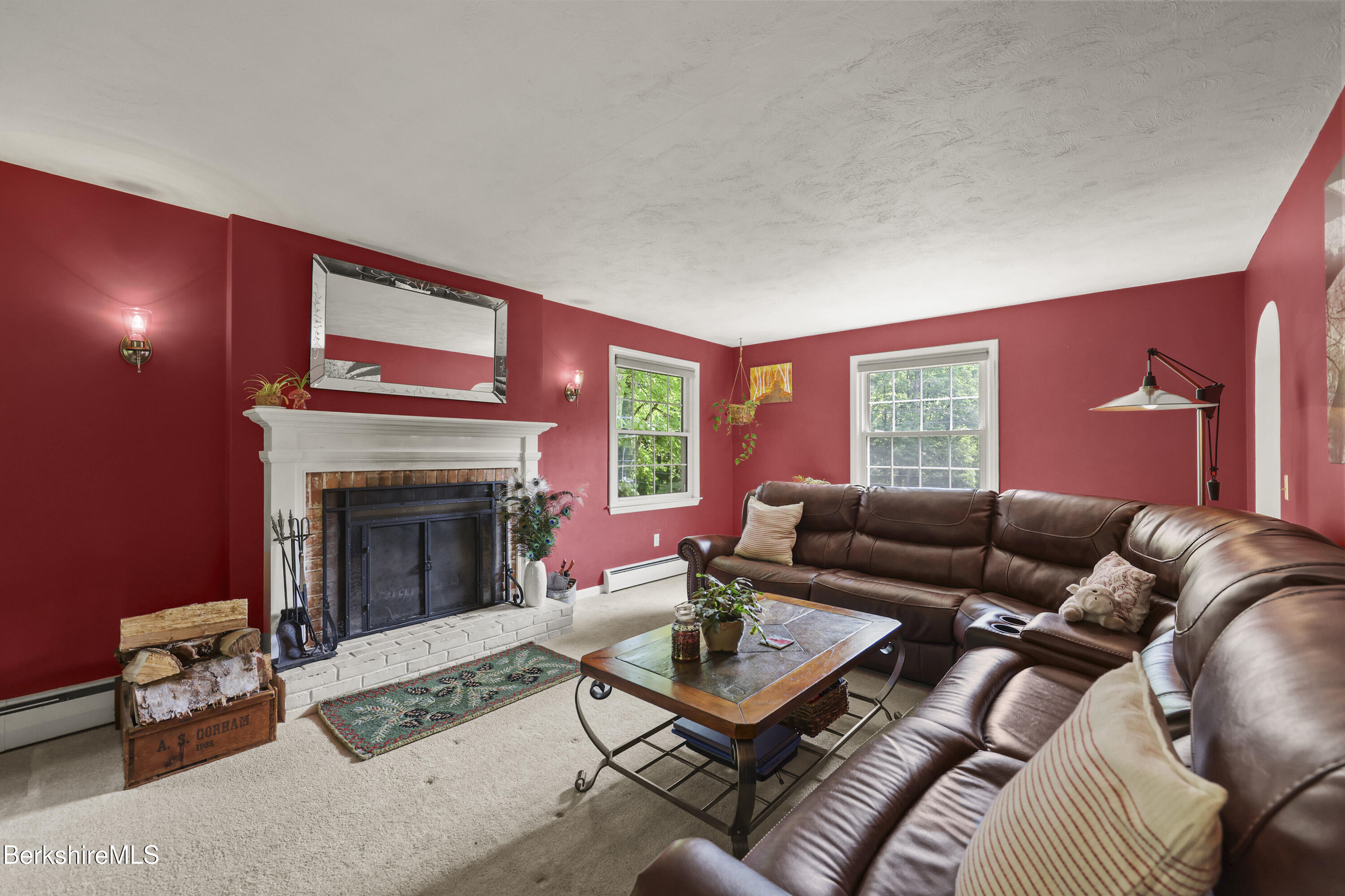 785 East New Lenox Road Pittsfield, MA 01201 - Photo 5 of 37 65 Living Room