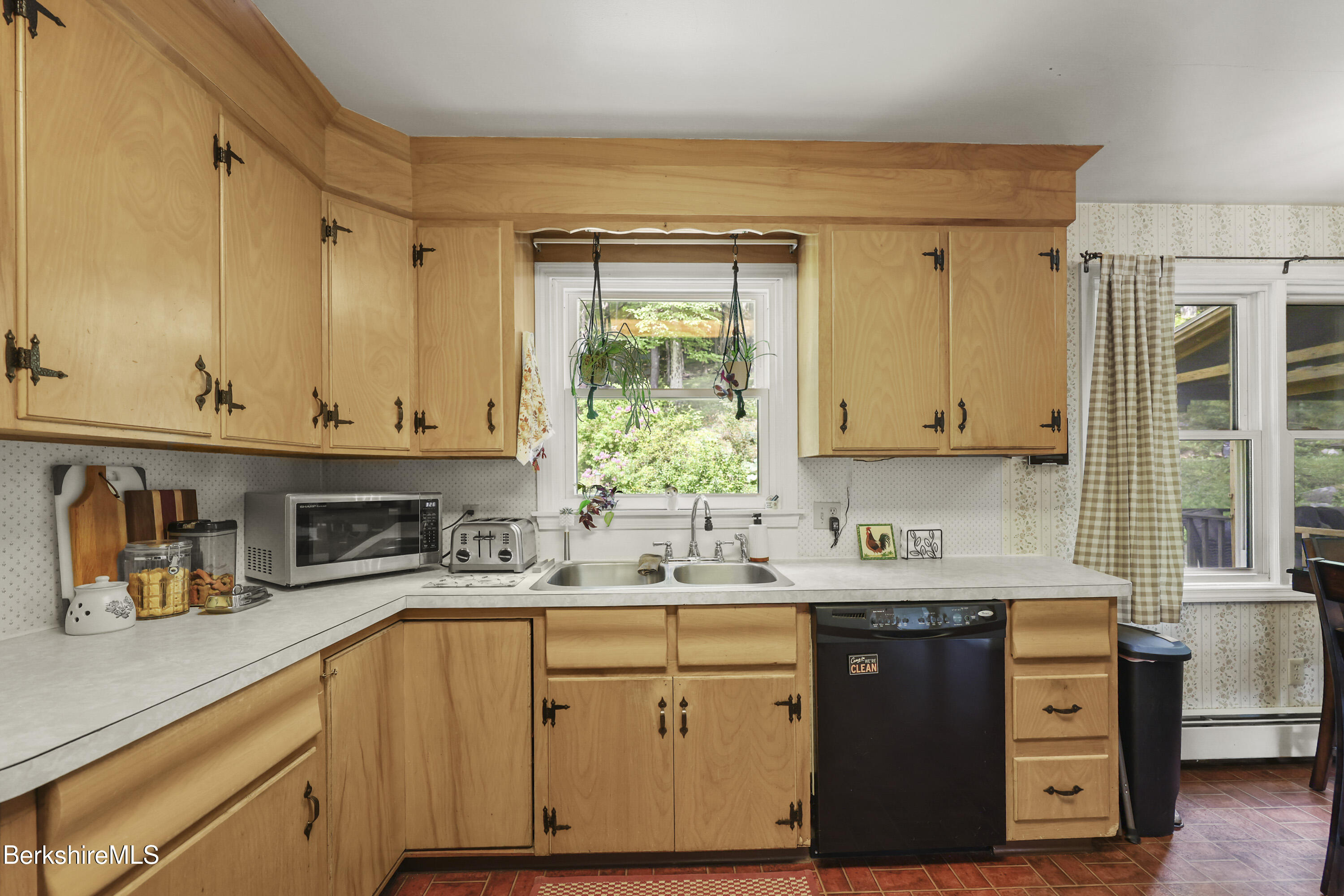 785 East New Lenox Road Pittsfield, MA 01201 - Photo 10 of 37 105 Kitchen