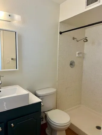 $2,600 | 7744 North 13th Place, Phoenix, AZ 85020