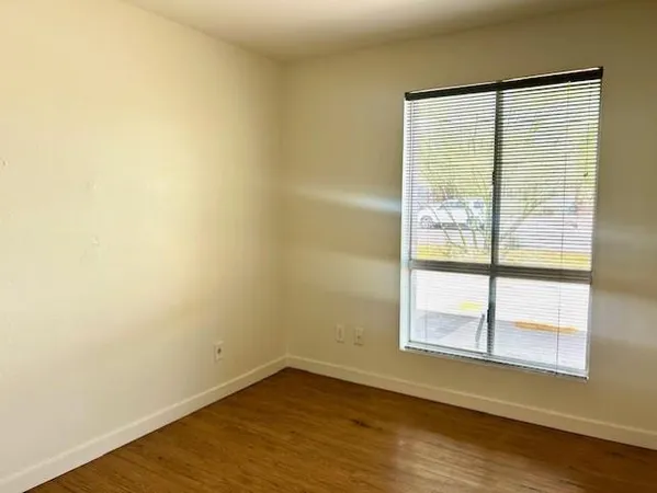 $2,600 | 7744 North 13th Place, Phoenix, AZ 85020