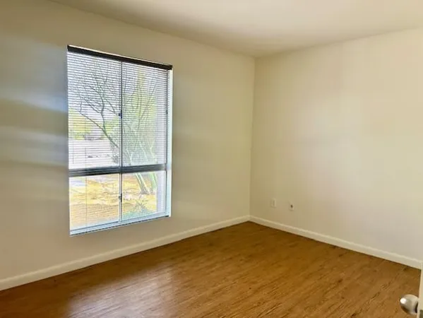 $2,600 | 7744 North 13th Place, Phoenix, AZ 85020