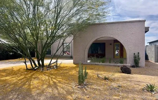 $2,600 | 7744 North 13th Place, Phoenix, AZ 85020