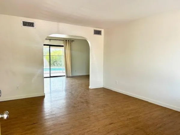 $2,600 | 7744 North 13th Place, Phoenix, AZ 85020