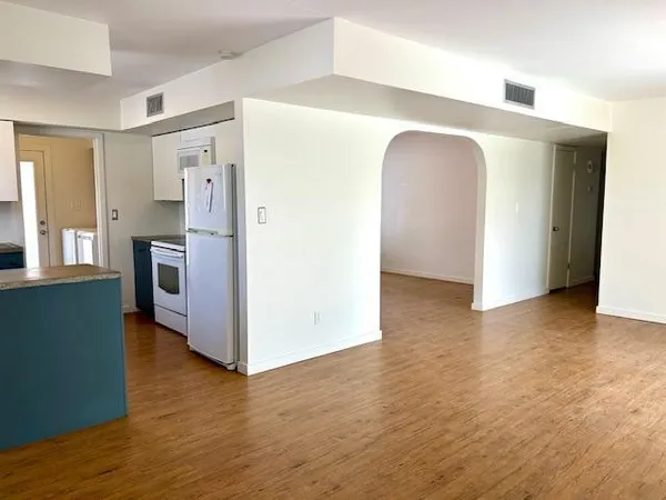 $2,600 | 7744 North 13th Place, Phoenix, AZ 85020