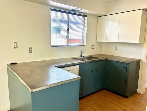 $2,600 | 7744 North 13th Place, Phoenix, AZ 85020