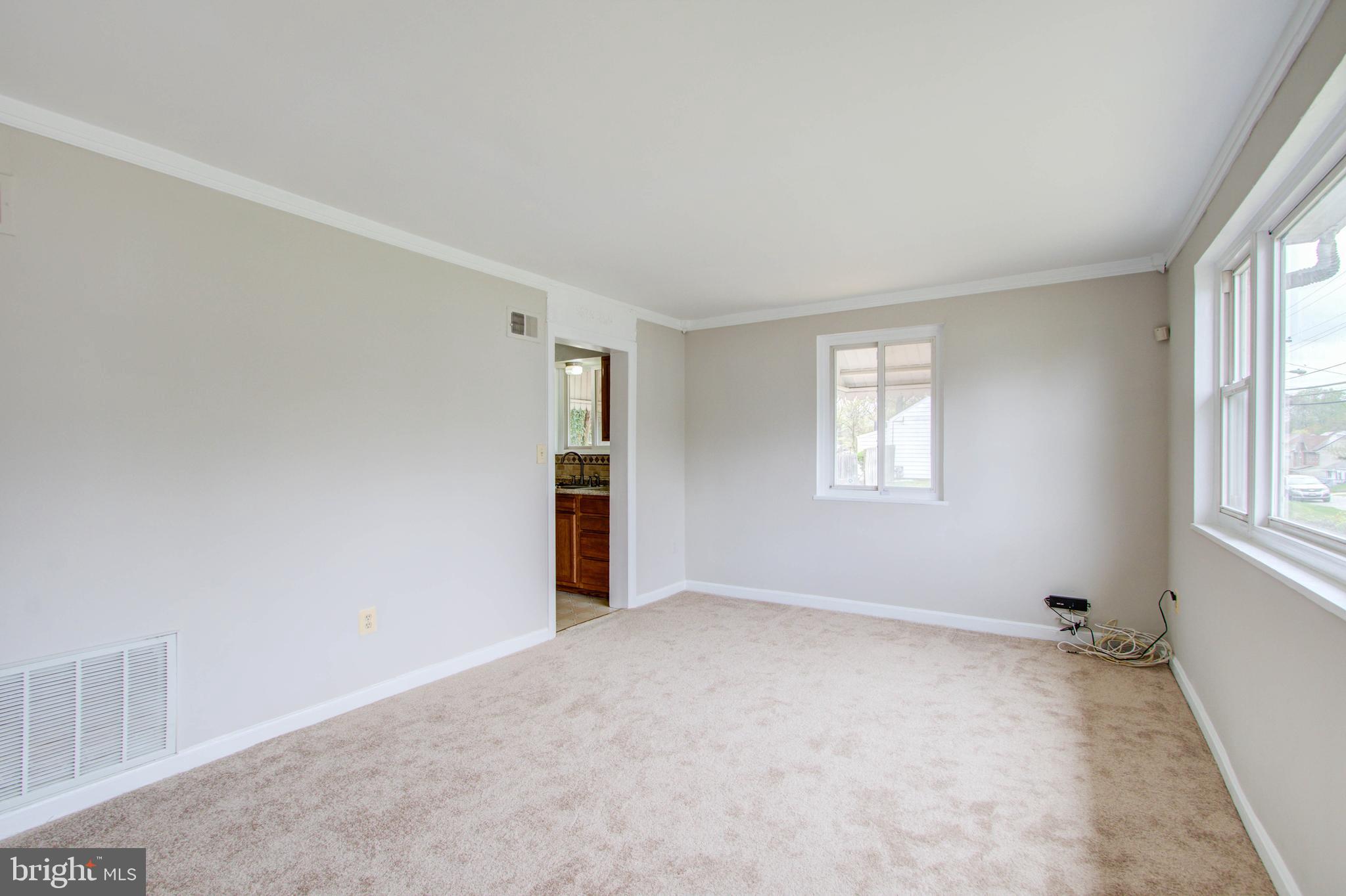 9101 Taylor Street Springdale, MD 20706 - Photo 5 of 33 Gallery Image 5