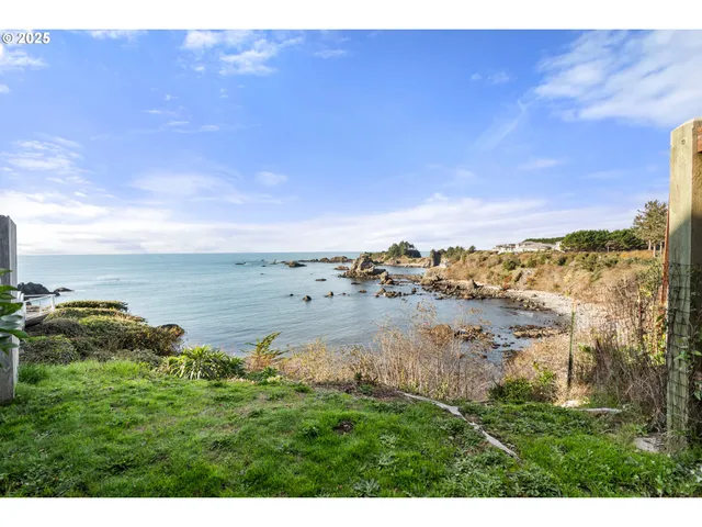 $849,000 | 7208 Edge Cliff Drive, Brookings, OR 97415