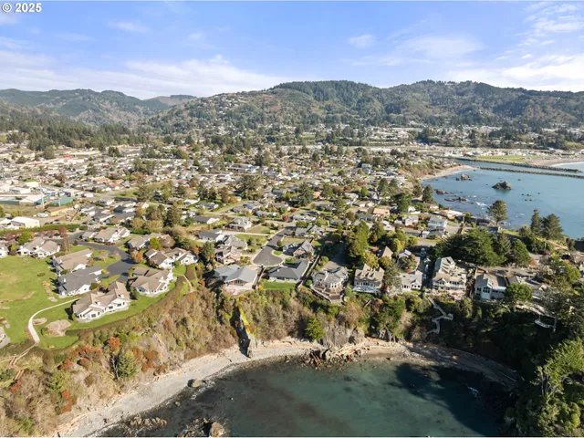 $849,000 | 7208 Edge Cliff Drive, Brookings, OR 97415