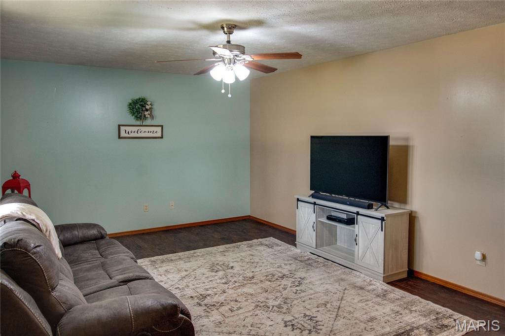 1217 West County Road Jerseyville, IL 62052 - Photo 5 of 35