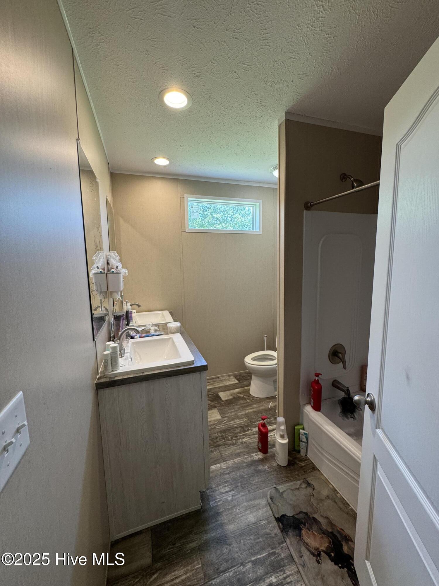 333 Farin Ward Road Stella, NC 28582 - Photo 9 of 23 Hall bath