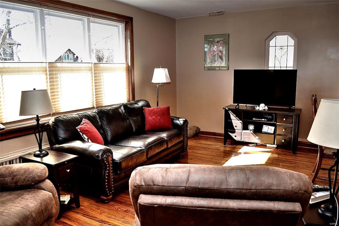 5639 Rosa Avenue St. Louis, MO 63109 - Photo 3 of 27 Gallery Image 3