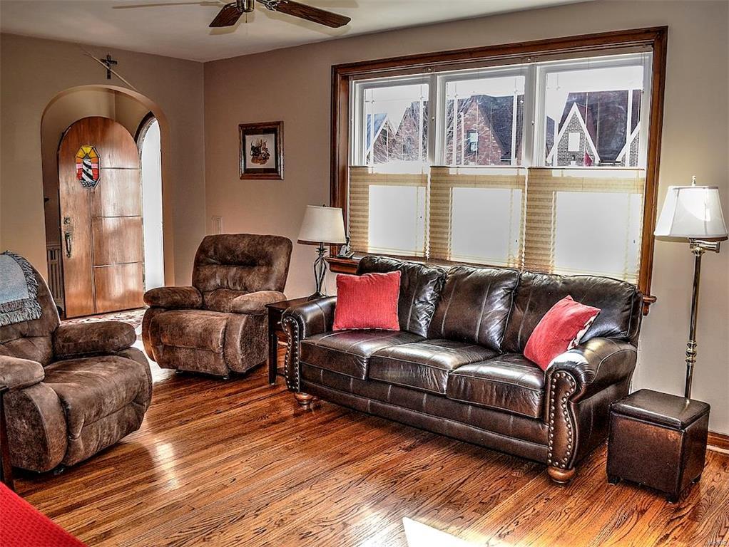 5639 Rosa Avenue St. Louis, MO 63109 - Photo 4 of 27 Gallery Image 4