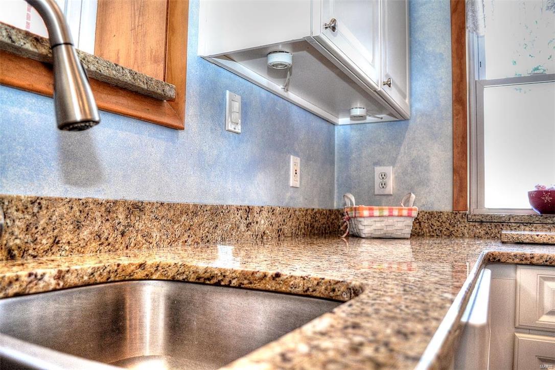5639 Rosa Avenue St. Louis, MO 63109 - Photo 8 of 27 Gallery Image 8