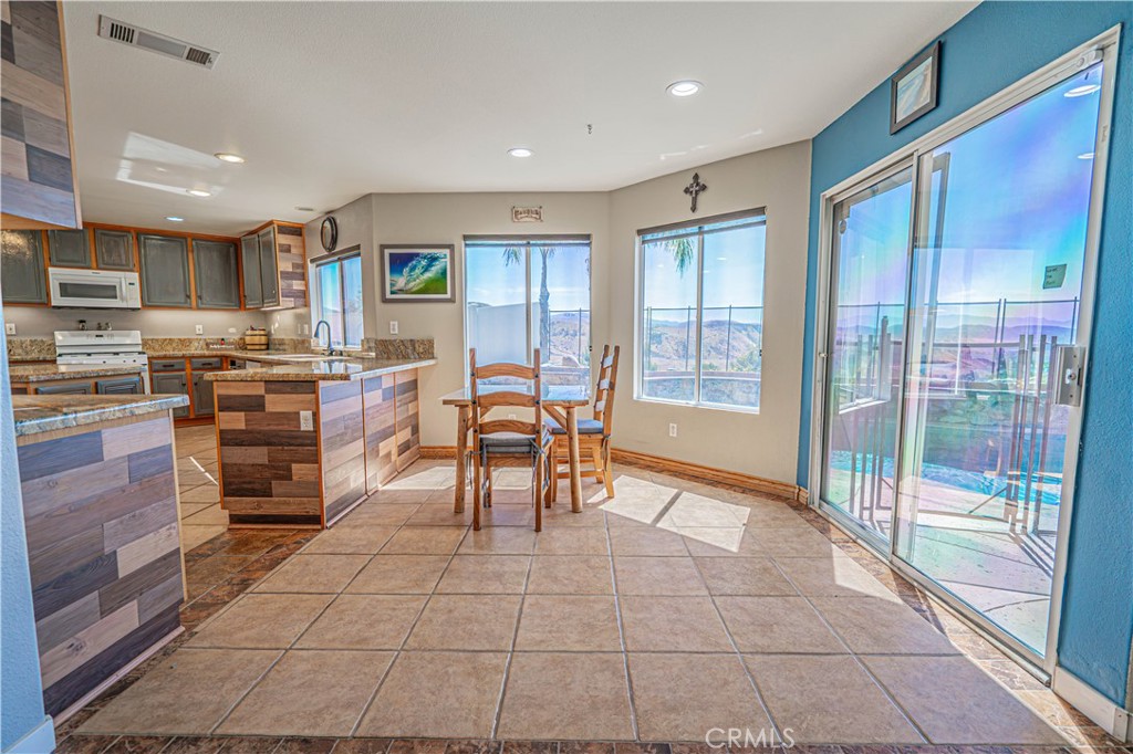 32628 Ridge Top Lane Castaic, CA 91384 - Photo 17 of 57 Gallery Image 17