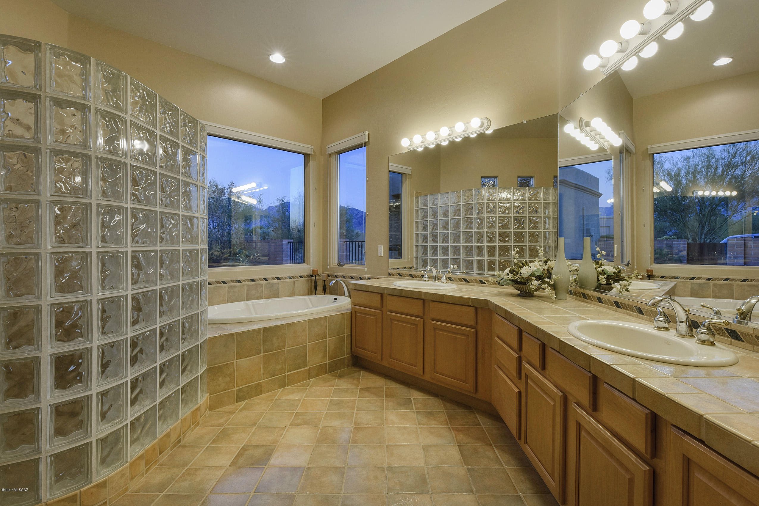 12477 North Piping Rock Road Oro Valley, AZ 85755 - Photo 17 of 32