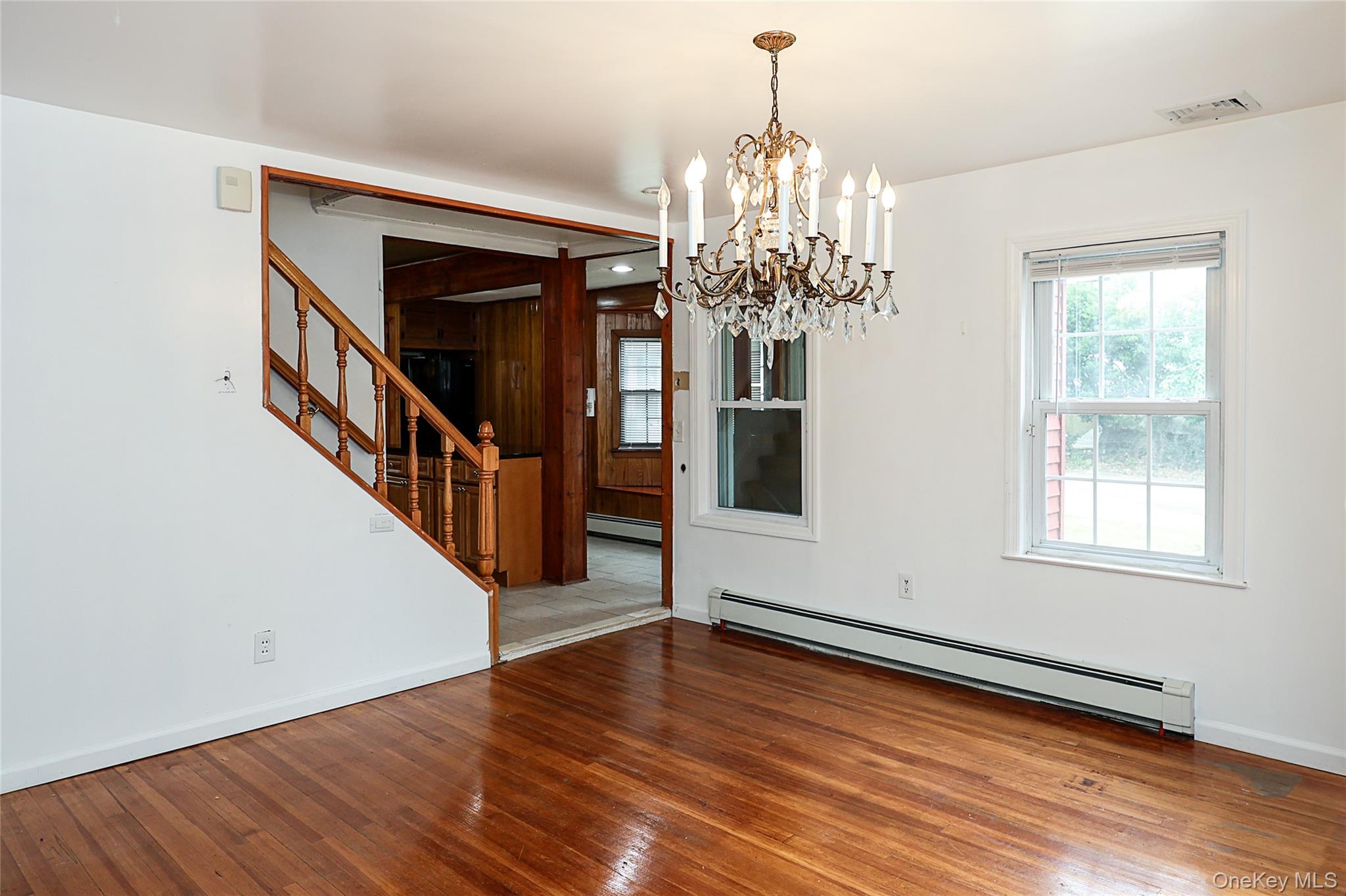 49 Red Ground Road Roslyn Heights, NY 11577 - Photo 11 of 36