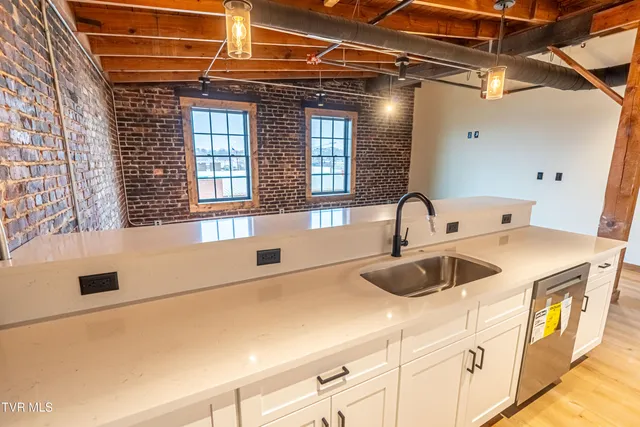$2,875 | 453 East Main Street, Unit 900, Kingsport, TN 37660