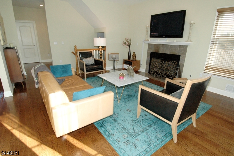 52 Morris Avenue, Unit B Summit, NJ 07901 - Photo 4 of 20