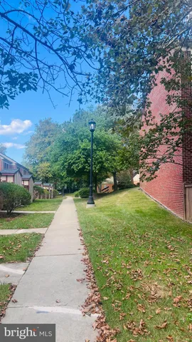 a view of street with a yard