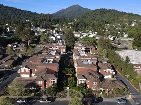 $1,795,000 | 20 Camellia Circle, Larkspur, CA 94939
