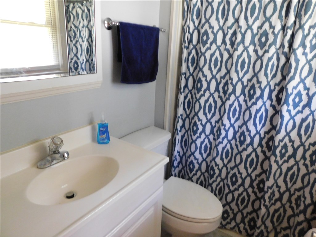 2705 Linmar Circle Anderson, SC 29621 - Photo 11 of 19 master bath
