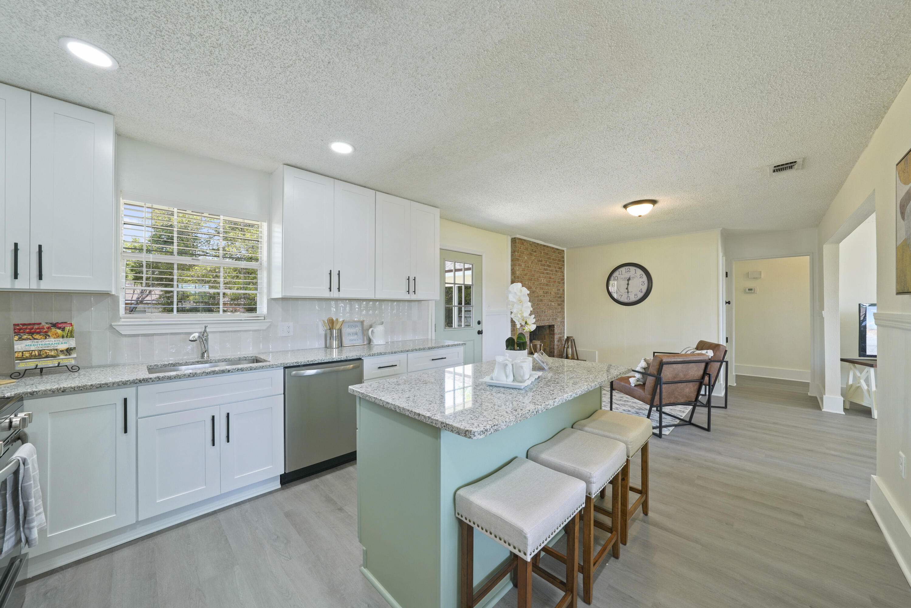 15 Lakeview Drive Mary Esther, FL 32569 - Photo 2 of 28 Kitchen