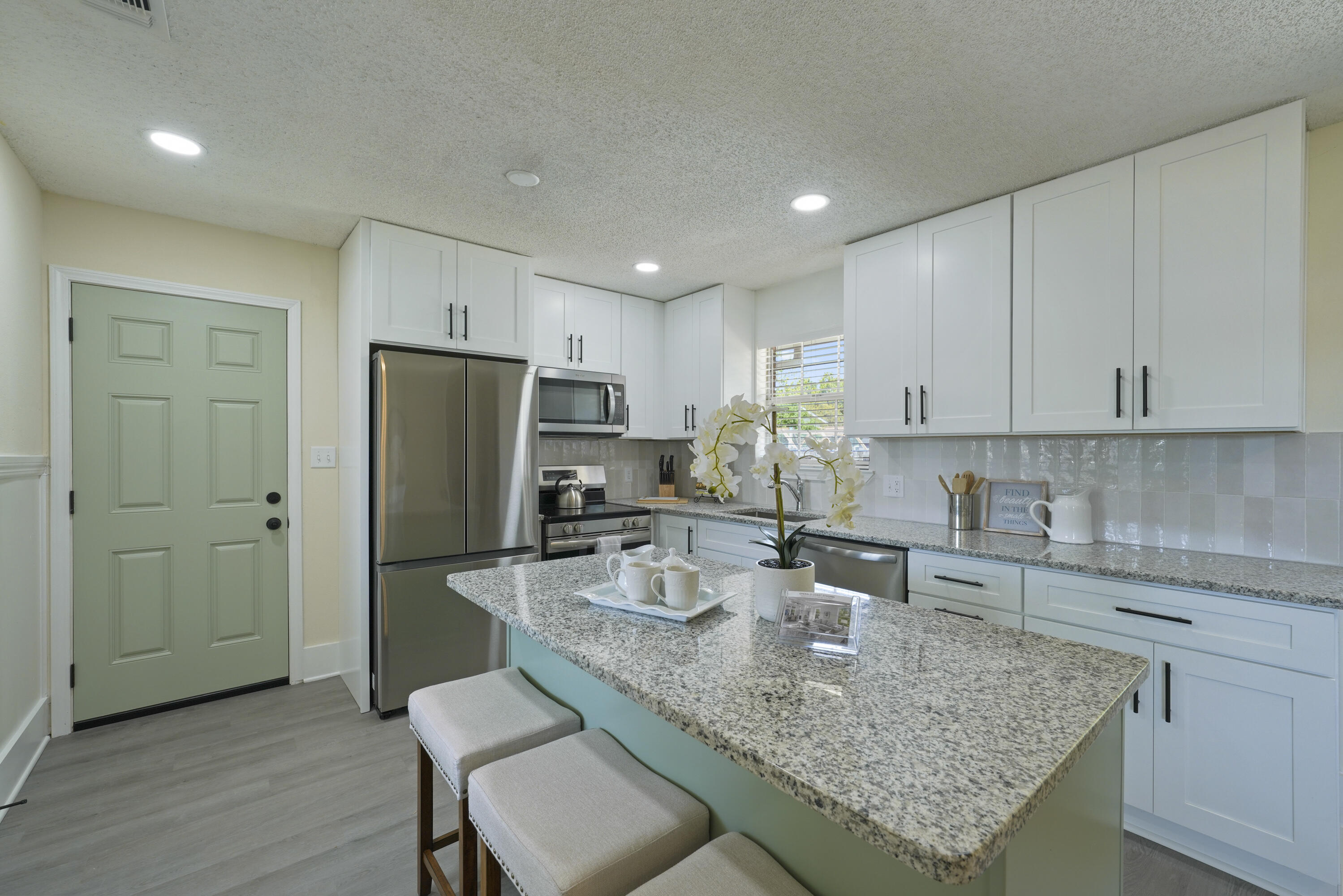 15 Lakeview Drive Mary Esther, FL 32569 - Photo 3 of 28 16